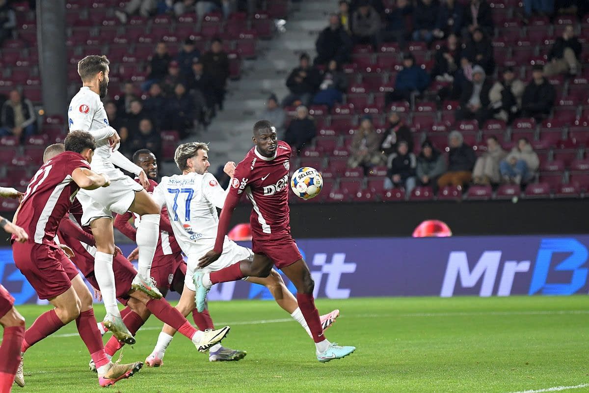 Fanii CFR-ului n-au mai răbdat: ironii în finalul eșecului cu Farul Fanii CFR-ului n-au mai răbdat: ironii în finalul eșecului cu Farul