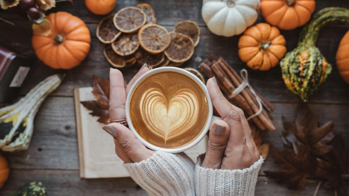 Pumpkin Spice Latte și biscuiți cu scorțișoară: Descoperă combinația perfectă de toamnă Pumpkin Spice Latte și biscuiți cu scorțișoară: Descoperă combinația perfectă de toamnă