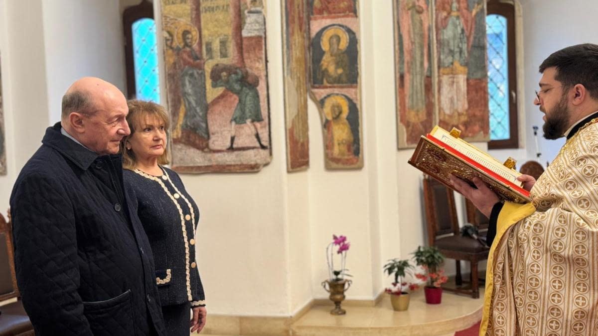 Traian și Maria Băsescu, gest emoționant la 50 de ani de căsnicie