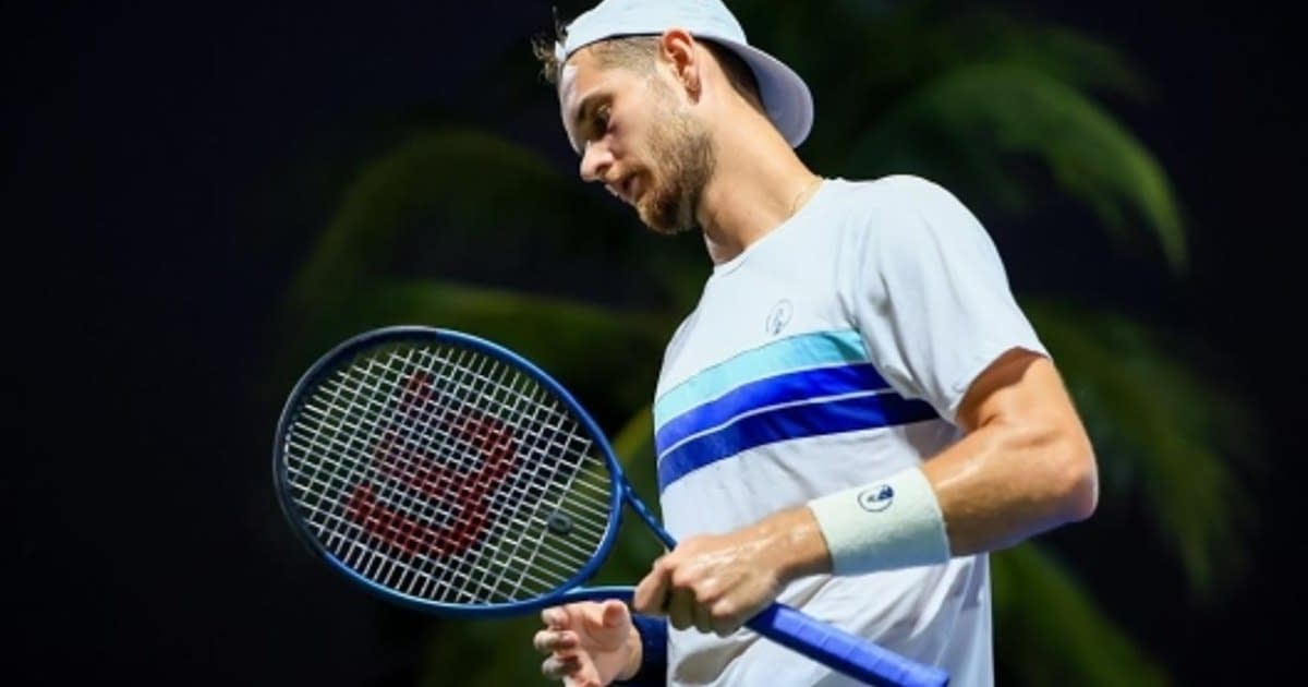 Un jucător de tenis a fost descalificat la un turneu din Grecia pentru că a făcut duș la pauză