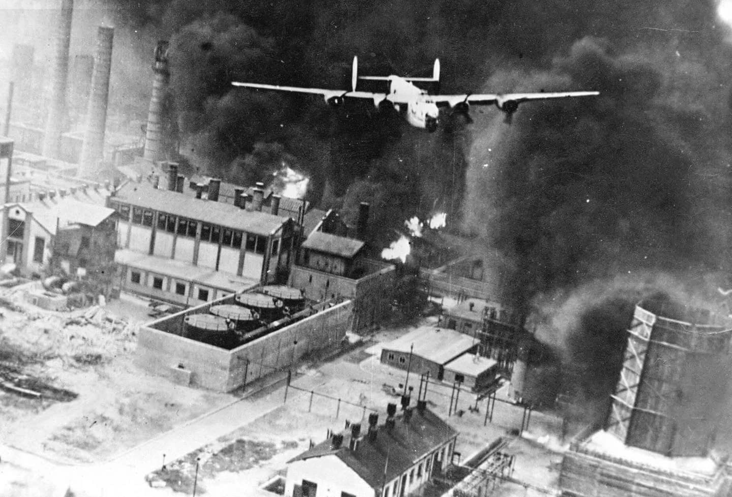 1 august, ziua în care forțele americane au atacat orașul Ploiești, în una dintre cele mai costisitoare misiuni ale aviației SUA în Europa 1 august, ziua în care forțele americane au atacat orașul Ploiești, în una dintre cele mai costisitoare misiuni ale aviației SUA în Europa