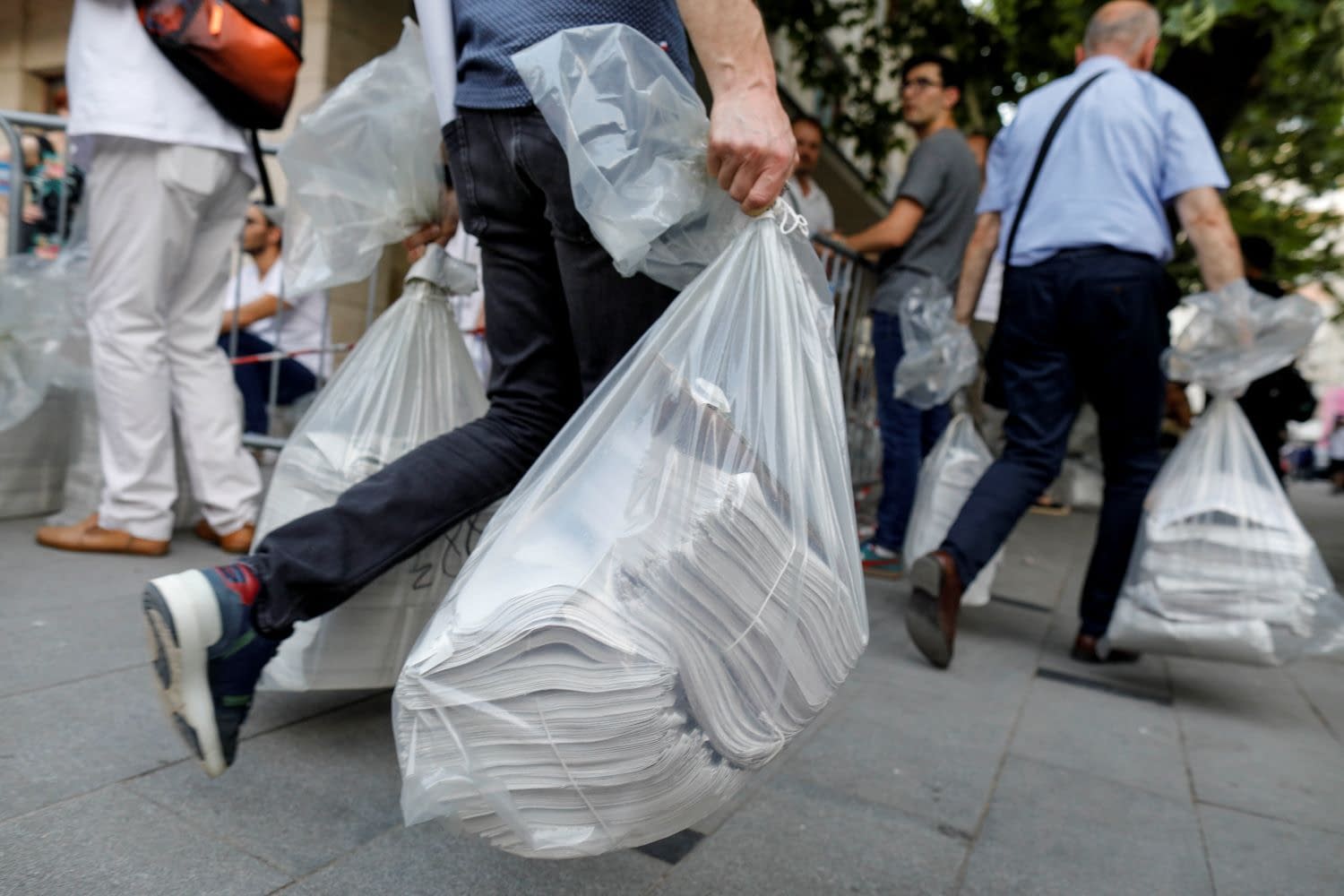 Două asociații civice caută observatori la alegerile prezidențiale: „Anul trecut am protejat peste jumătate de milion de voturi”