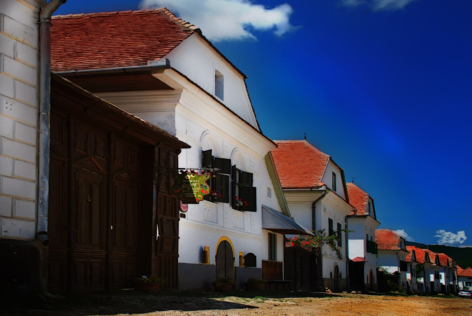 Satul de poveste din România: Este una dintre cele mai frumoase destinații rurale. Atrage turiști din toată lumea Satul de poveste din România: Este una dintre cele mai frumoase destinații rurale. Atrage turiști din toată lumea