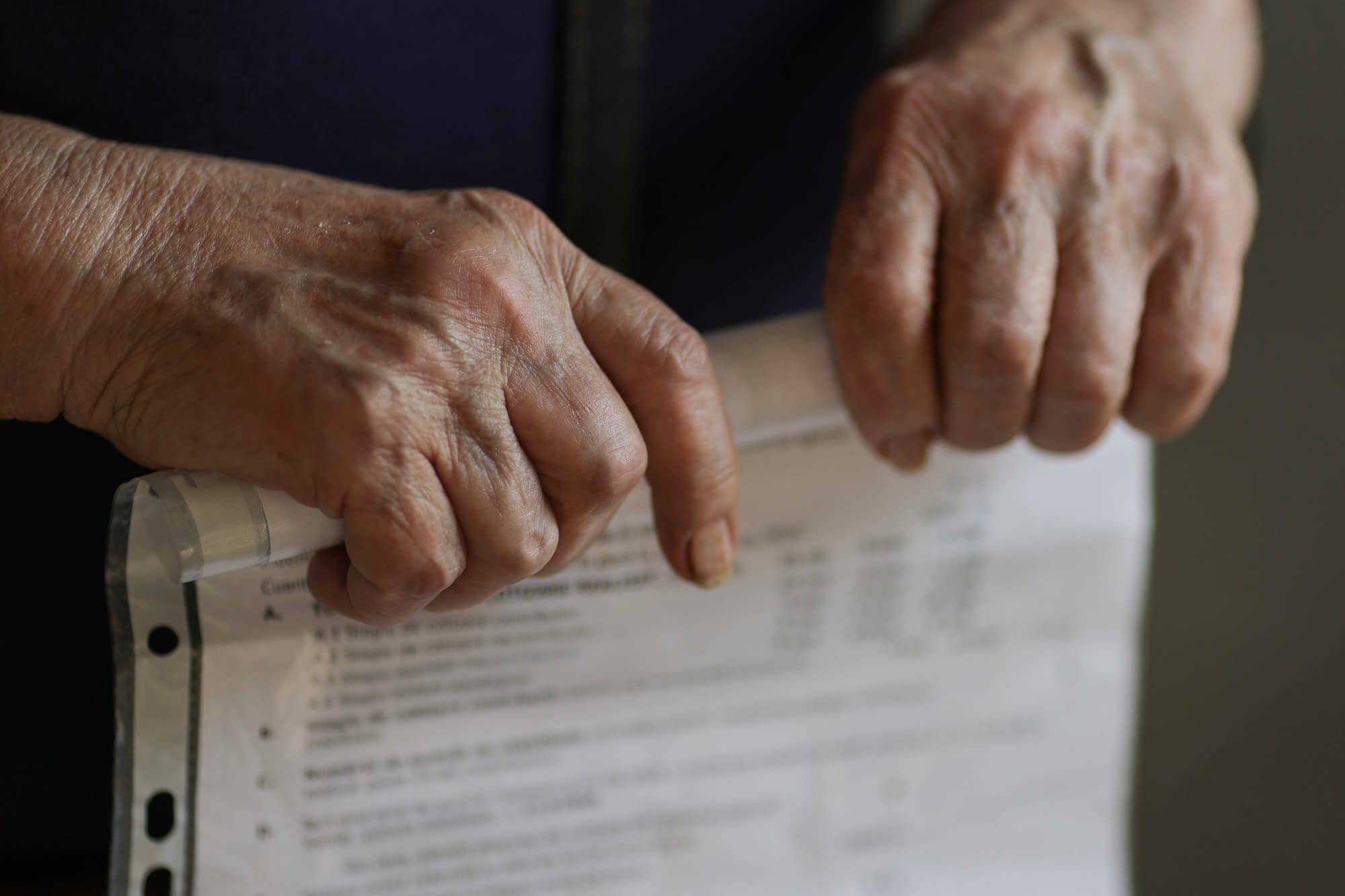 Schimbări majore la Pilonul II de pensii: Românii nu-și vor mai putea retrage toți banii deodată după pensionare, cu o excepție / Primele reacții
