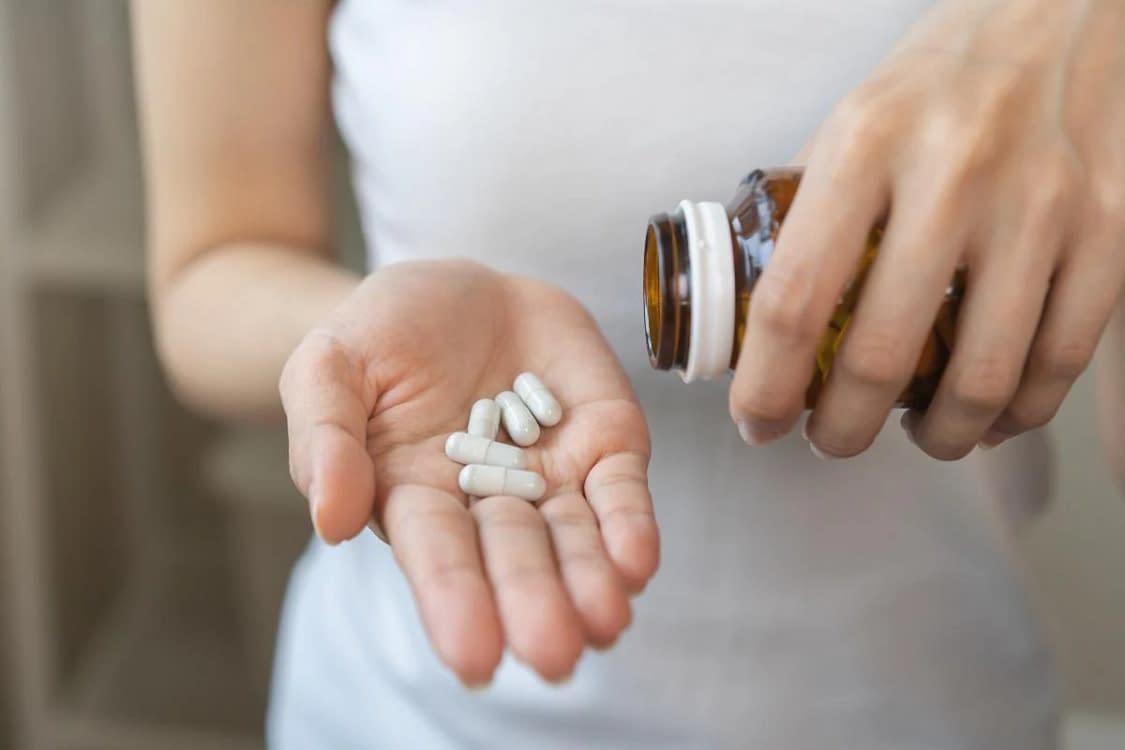 Cineva a scos dintr-un flacon 5 capsule de medicamente
