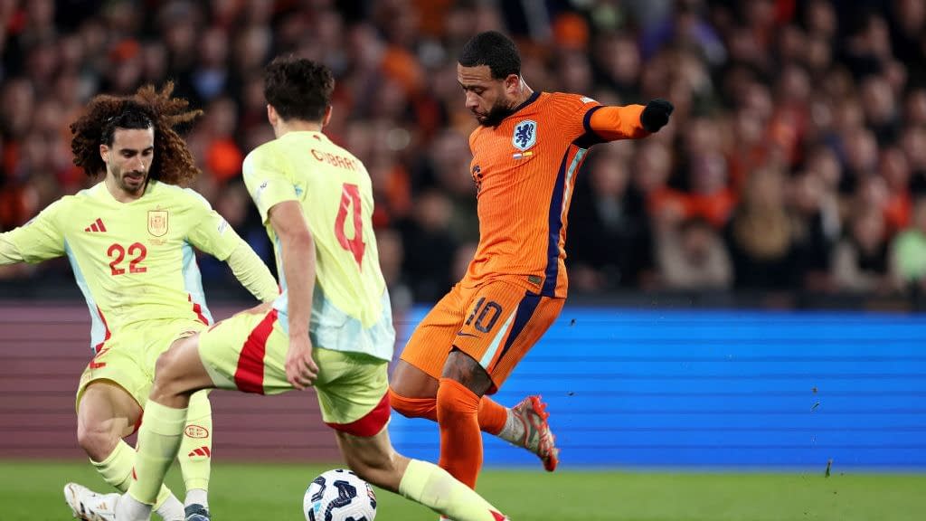 Probleme FC Barcelona! Un titular din apărare a ieșit accidentat în prima repriză din Olanda