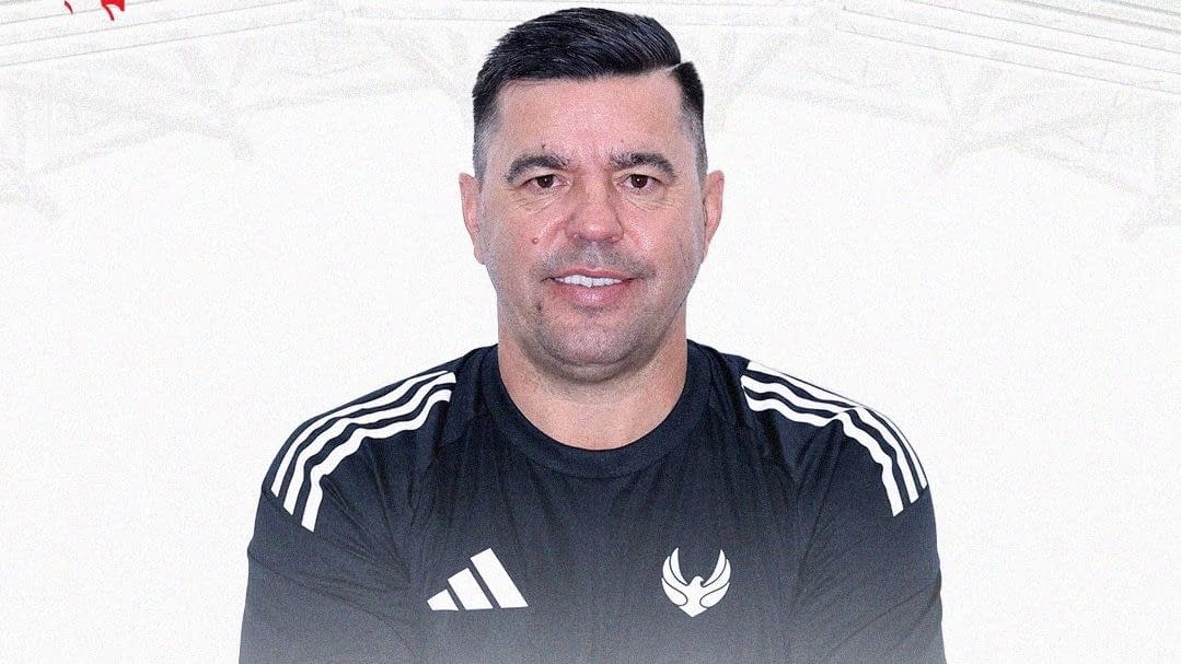Cosmin Contra, prezentat la noua echipă! La ultimul club a rezistat trei săptămâni Cosmin Contra, prezentat la noua echipă! La ultimul club a rezistat trei săptămâni