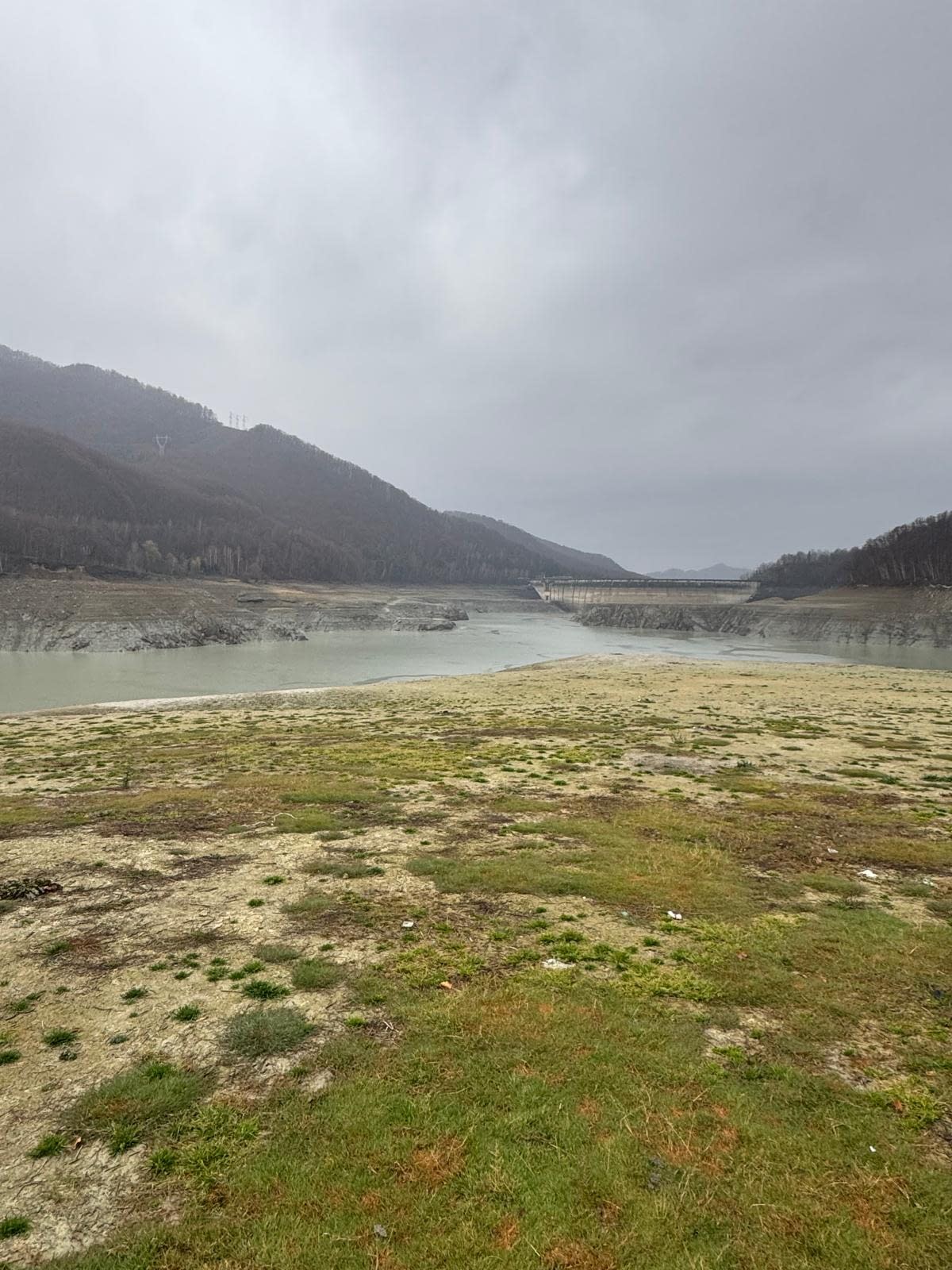 CJ Prahova, despre criza care a lăsat peste 100.000 de cetățeni fără apă: „Cauza este direct legată de deciziile Ministerului Mediului și ale instituțiilor din subordine”