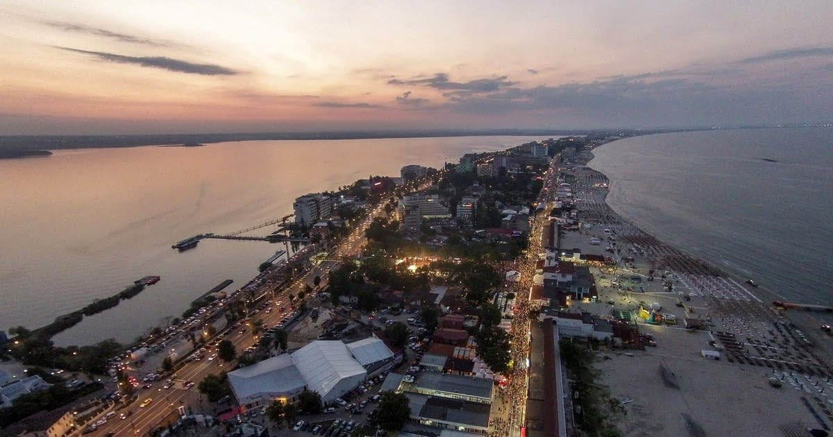Revolta unui turist care a plătit 50 de lei pe alune, un corn și un suc: „Cum să mai mergi pe litoral la asemenea prețuri?” Revolta unui turist care a plătit 50 de lei pe alune, un corn și un suc: „Cum să mai mergi pe litoral la asemenea prețuri?”