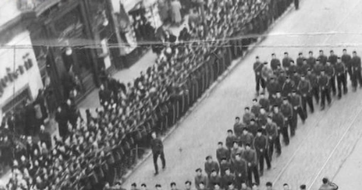 De ce îi ura Carol al II-lea pe legionari. De cine s-a folosit pentru a-l aresta pe Corneliu Zelea Codreanu De ce îi ura Carol al II-lea pe legionari. De cine s-a folosit pentru a-l aresta pe Corneliu Zelea Codreanu