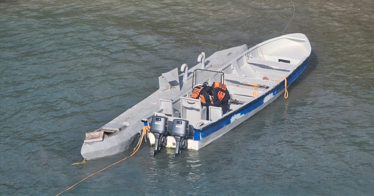 Submarin controlat prin Starlink, folosit de traficanți de cocaină, capturat în Columbia Submarin controlat prin Starlink, folosit de traficanți de cocaină, capturat în Columbia