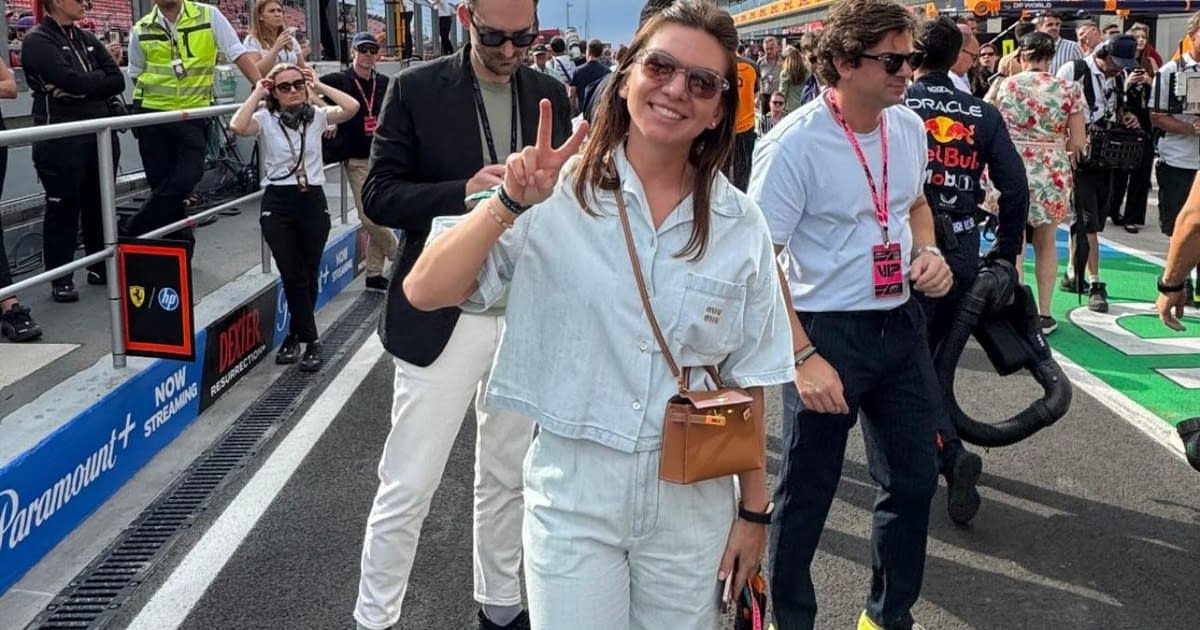 Simona Halep, la nivelul bogătașilor din Formula 1. Românca și-a etalat cel mai scump accesoriu la cursa din Ungaria Simona Halep, la nivelul bogătașilor din Formula 1. Românca și-a etalat cel mai scump accesoriu la cursa din Ungaria