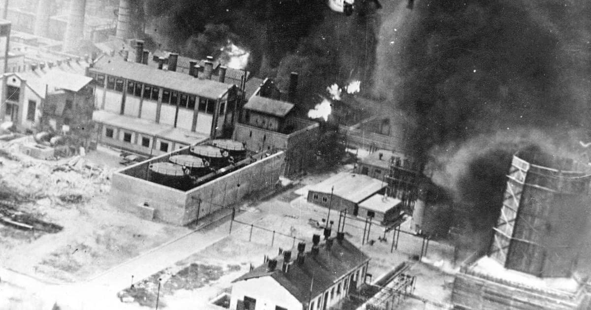 1 august, ziua în care forțele americane au atacat orașul Ploiești, în una dintre cele mai costisitoare misiuni ale aviației SUA în Europa 1 august, ziua în care forțele americane au atacat orașul Ploiești, în una dintre cele mai costisitoare misiuni ale aviației SUA în Europa
