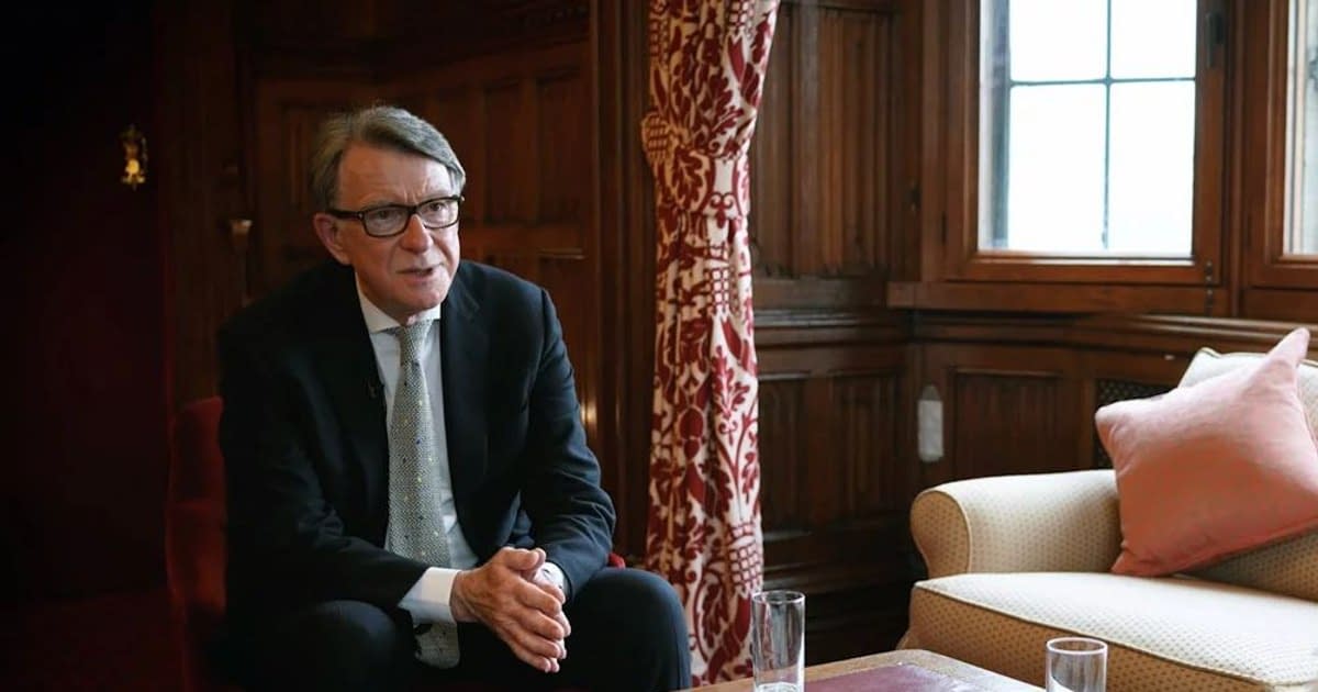 Ambasadorul britanic la Washington, demis cu scandal chiar înaintea vizitei lui Trump. Legăturile sale cu Jeffrey Epstein ar putea dinamita relaţiile cu SUA Ambasadorul britanic la Washington, demis cu scandal chiar înaintea vizitei lui Trump. Legăturile sale cu Jeffrey Epstein ar putea dinamita relaţiile cu SUA