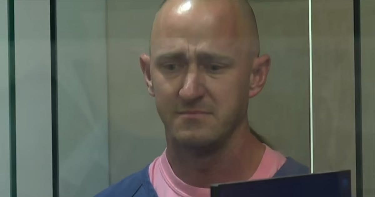 Un pilot a pledat vinovat după ce a încercat să oprească motoarele unui avion de pasageri în zbor