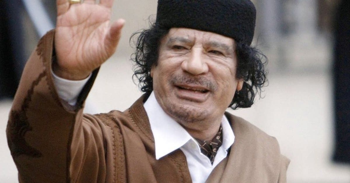 20 octombrie: 14 ani de la asasinarea dictatorului libian Muammar Gaddafi. A fost ucis de forțele rebele 20 octombrie: 14 ani de la asasinarea dictatorului libian Muammar Gaddafi. A fost ucis de forțele rebele