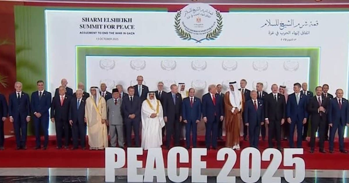 Diplomație, interese și echilibru de putere. De ce s-au grăbit liderii lumii să apară în poză cu Donald Trump la Sharm El-Sheikh. Nu e doar despre pace