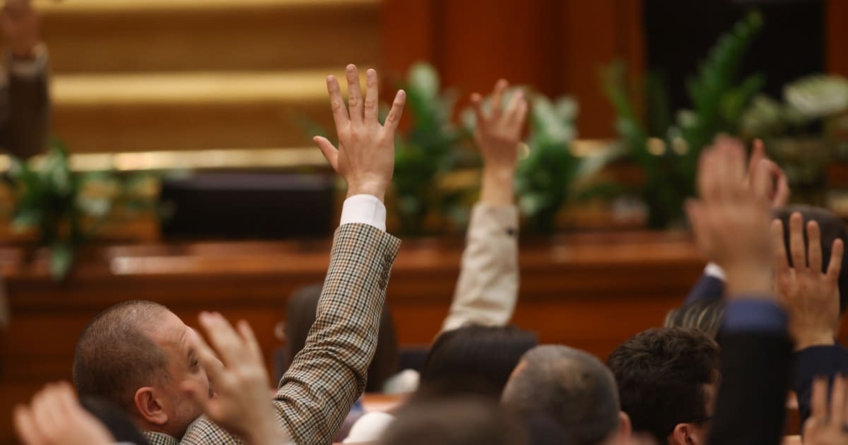 Peste jumătate dintre români ar dori înlocuirea partidelor actuale | Sondaj Peste jumătate dintre români ar dori înlocuirea partidelor actuale | Sondaj