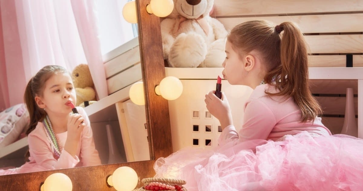 Măști de față pentru copii de 4 ani. Dermatologii trag un semnal de alarmă asupra trendului „distopic” Măști de față pentru copii de 4 ani. Dermatologii trag un semnal de alarmă asupra trendului „distopic”