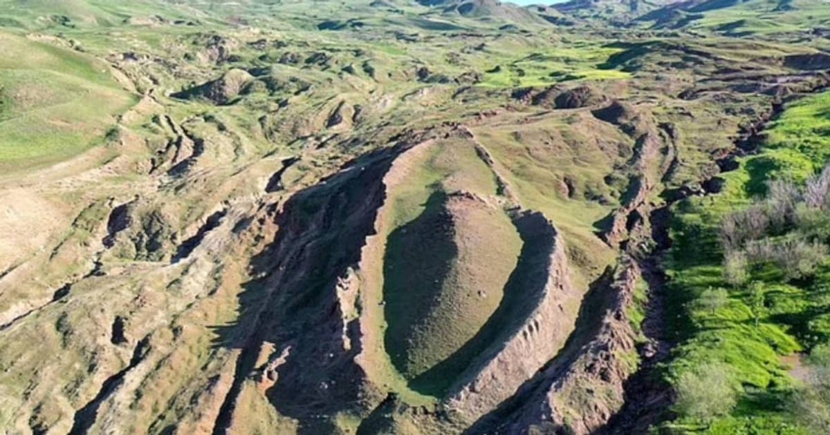 Cercetători americani susțin că au identificat posibile urme ale Arcei lui Noe în Turcia, folosind tehnologie radar Cercetători americani susțin că au identificat posibile urme ale Arcei lui Noe în Turcia, folosind tehnologie radar