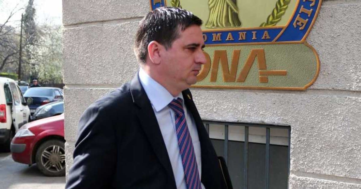 Fostul senator arestat în dosarul „Mită la MApN” a fost interceptat de DNA în discuția cu Octavian Berceanu despre Moșteanu: „Îi băgăm noi în buzunar. Fără urme” Fostul senator arestat în dosarul „Mită la MApN” a fost interceptat de DNA în discuția cu Octavian Berceanu despre Moșteanu: „Îi băgăm noi în buzunar. Fără urme”