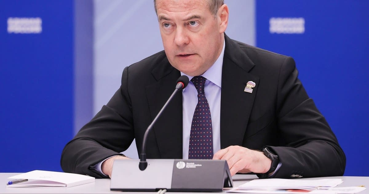 Medvedev îl numește „imbecil” pe ministrul belgian al Apărării. Ce l-a înfuriat pe oficialul rus Medvedev îl numește „imbecil” pe ministrul belgian al Apărării. Ce l-a înfuriat pe oficialul rus