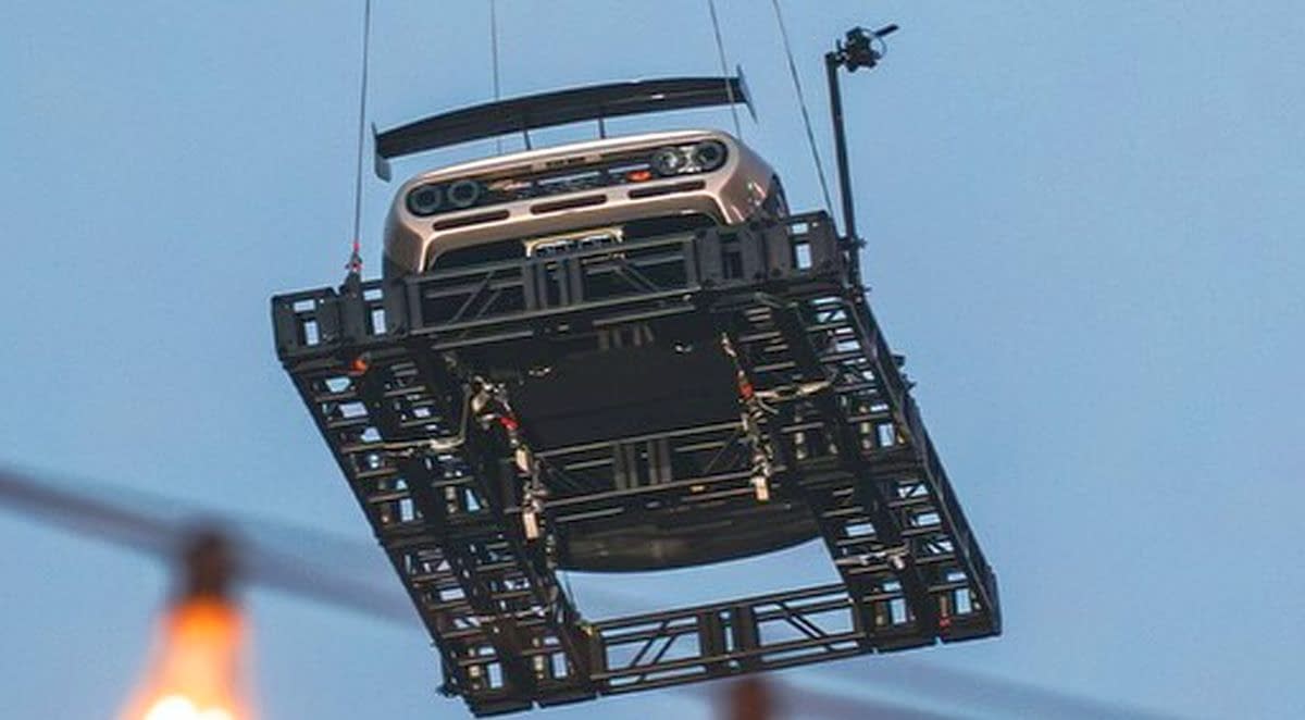 Cea mai scumpă mașină din lume a fost vândută și adusă cu elicopterul » Imagini cum nu s-au mai văzut Cea mai scumpă mașină din lume a fost vândută și adusă cu elicopterul » Imagini cum nu s-au mai văzut