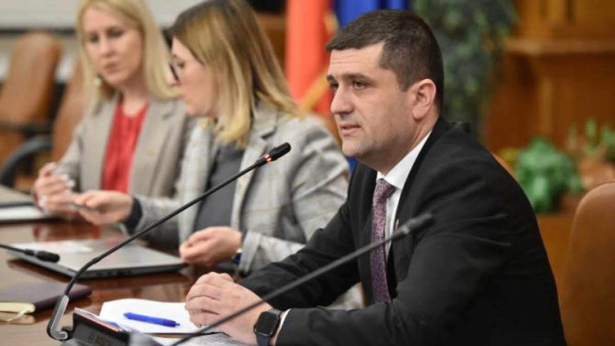 Ministrul Miruță anunță că România deține o resursă care le lipsește multora și care poate fi cheia independenței de China: Grafenul Ministrul Miruță anunță că România deține o resursă care le lipsește multora și care poate fi cheia independenței de China: Grafenul