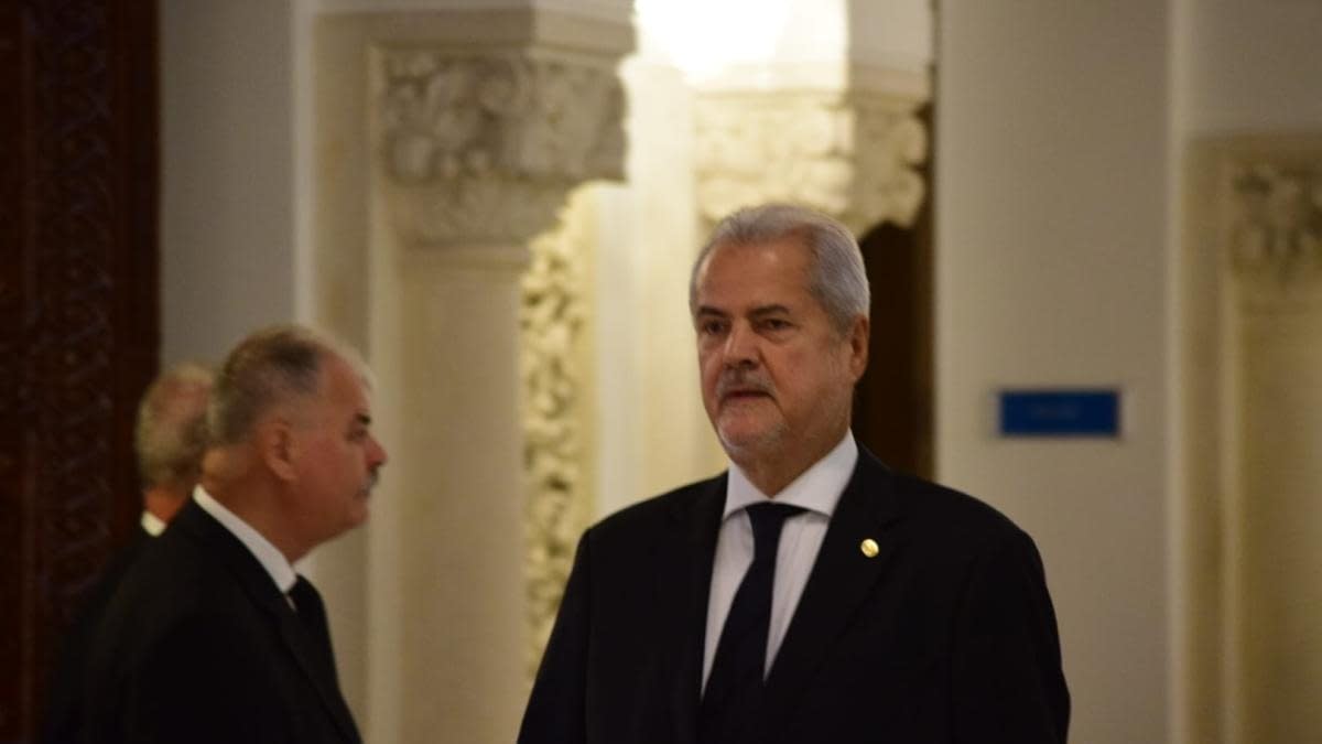 Mesajul lui Adrian Năstase, după ce nu a fost invitat la inaugurarea Catedralei Mântuirii Neamului Mesajul lui Adrian Năstase, după ce nu a fost invitat la inaugurarea Catedralei Mântuirii Neamului