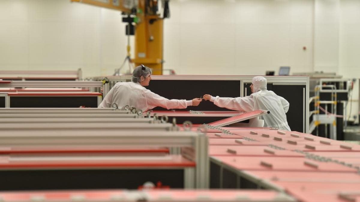 Cel mai puternic laser din lume. Dranga a deschis drumul: Se construiește o facilitate unică la Măgurele Cel mai puternic laser din lume. Dranga a deschis drumul: Se construiește o facilitate unică la Măgurele