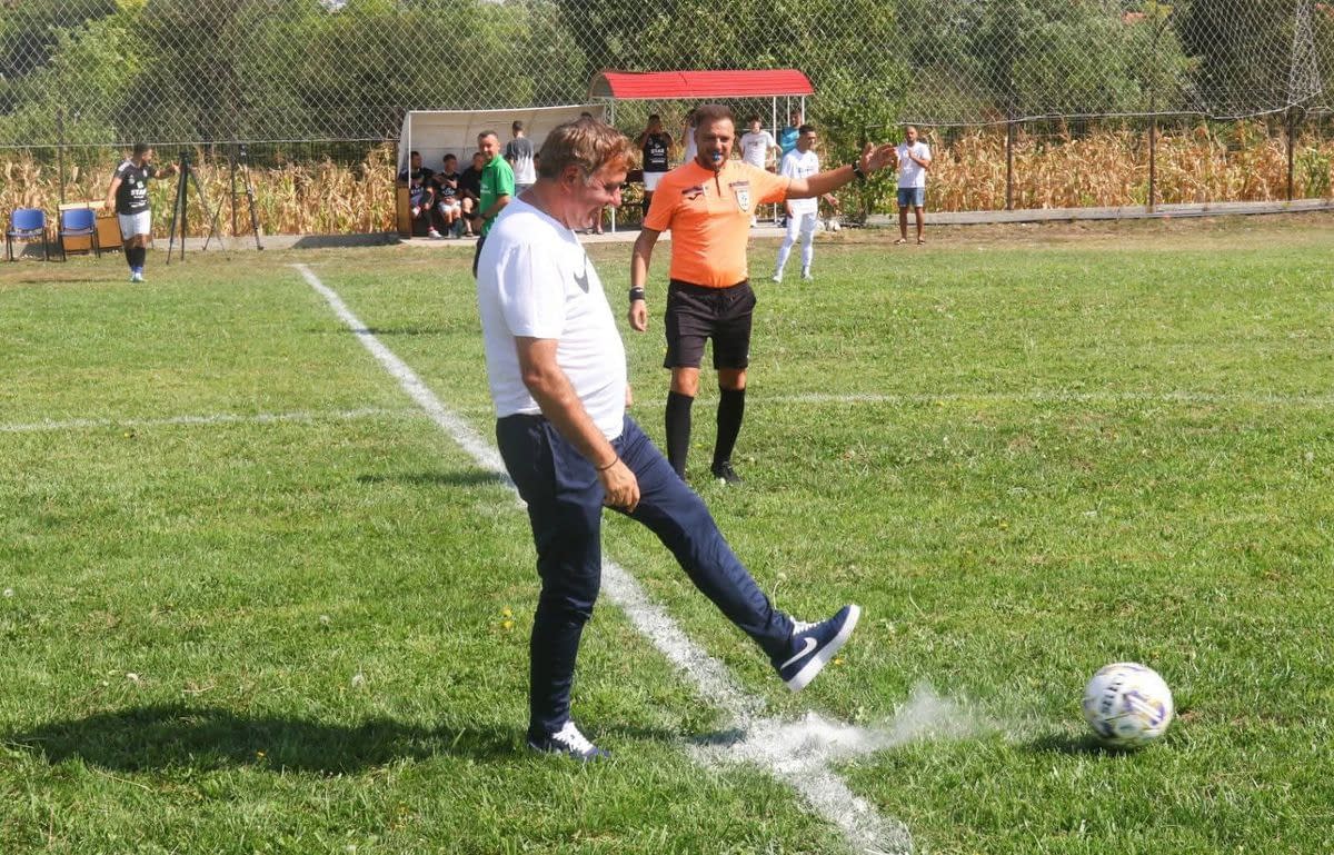 Gică Hagi va da lovitura de start la un meci de liga a cincea Gică Hagi va da lovitura de start la un meci de liga a cincea