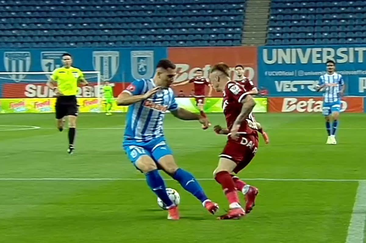 E sigur că Rapid trebuia să primească penalty în Bănie: „Neglijență a fundașului!” E sigur că Rapid trebuia să primească penalty în Bănie: „Neglijență a fundașului!”