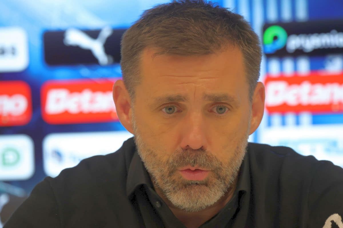 Zeljko Kopic anunță o transformare totală la Dinamo: „Avem nevoie de 10 jucători” Zeljko Kopic anunță o transformare totală la Dinamo: „Avem nevoie de 10 jucători”