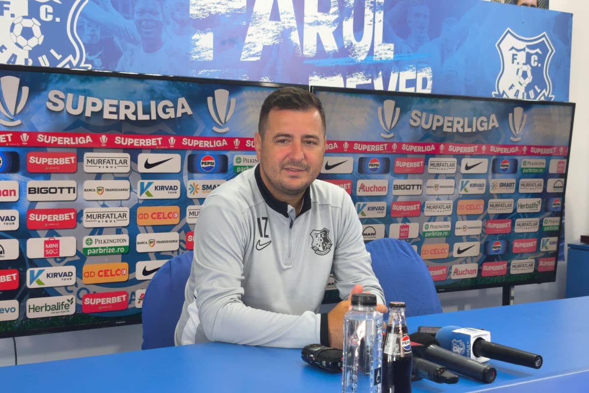 Ianis Zicu, înainte de Universitatea Craiova -30 de ani” Ianis Zicu, înainte de Universitatea Craiova -30 de ani”