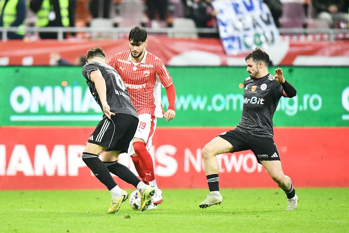 Debutant la Dinamo, Mazilu a recunoscut: „Nu mă așteptam să intru. Puțin cam repede” Debutant la Dinamo, Mazilu a recunoscut: „Nu mă așteptam să intru. Puțin cam repede”