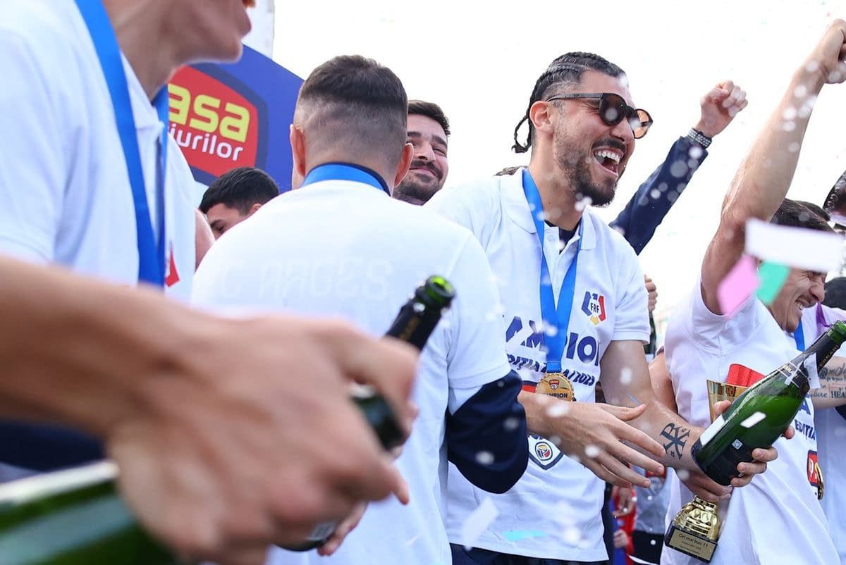 Îi costă aroganța! Cum vor fi pedepsiți fotbaliștii lui FC Argeș pentru ieșirile triviale la adresa lui Nicușor Dan și a alegătorilor lui Îi costă aroganța! Cum vor fi pedepsiți fotbaliștii lui FC Argeș pentru ieșirile triviale la adresa lui Nicușor Dan și a alegătorilor lui