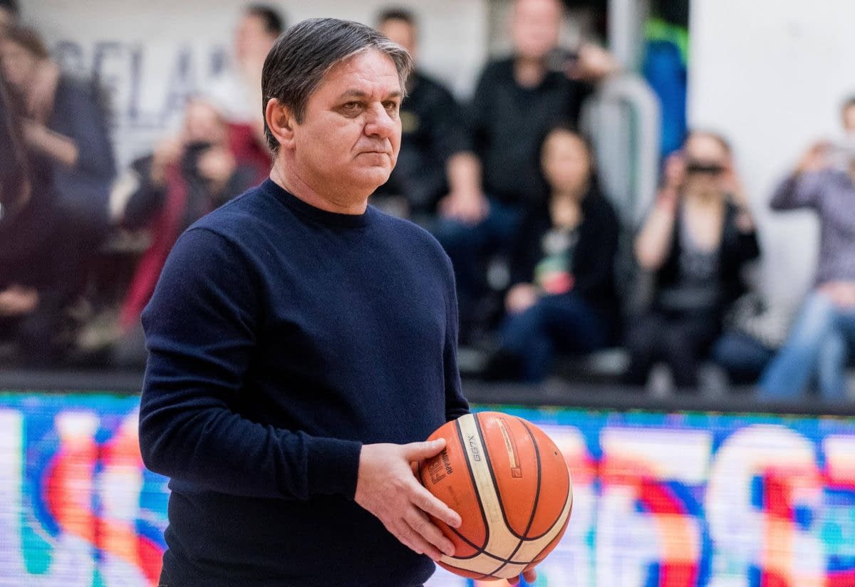 Marius Lăcătuș a ales între FCSB și Universitatea Craiova: „Lot mai complet!” Marius Lăcătuș a ales între FCSB și Universitatea Craiova: „Lot mai complet!”