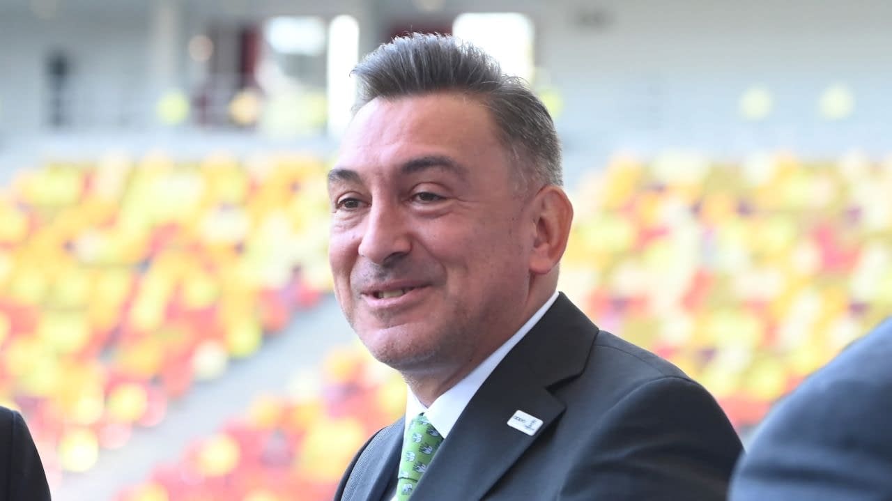 Ilie Dumitrescu știe cum va arăta play-off-ul Superligii: „Nu îi văd sus până la final” Ilie Dumitrescu știe cum va arăta play-off-ul Superligii: „Nu îi văd sus până la final”