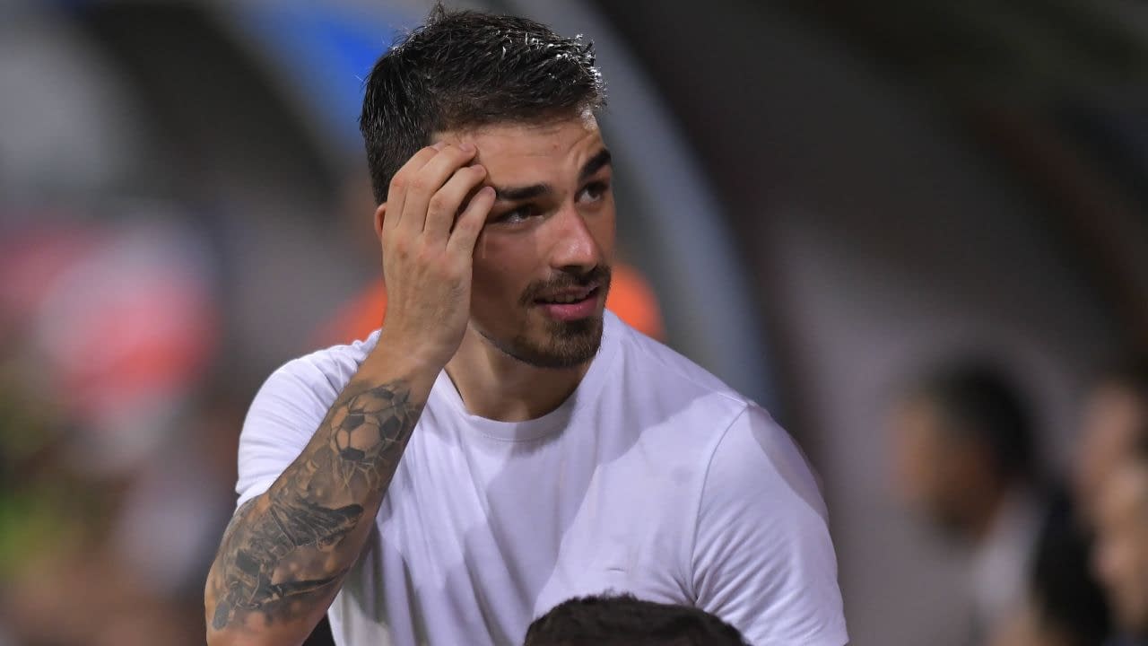 Sergiu Hanca a făcut show la flash-interviuri, după ce a văzut „roșu” în Petrolul -1: ”Le dau o masă” Sergiu Hanca a făcut show la flash-interviuri, după ce a văzut „roșu” în Petrolul -1: ”Le dau o masă”