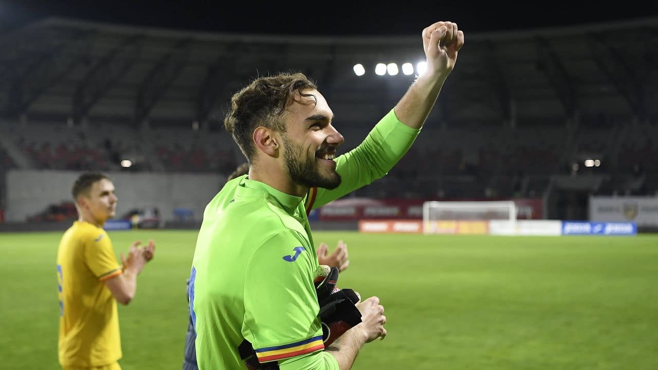 Răzvan Sava, neclintit după înfrângerea cu Italia U21: „Vrem să scoatem românii pe stradă” Răzvan Sava, neclintit după înfrângerea cu Italia U21: „Vrem să scoatem românii pe stradă”