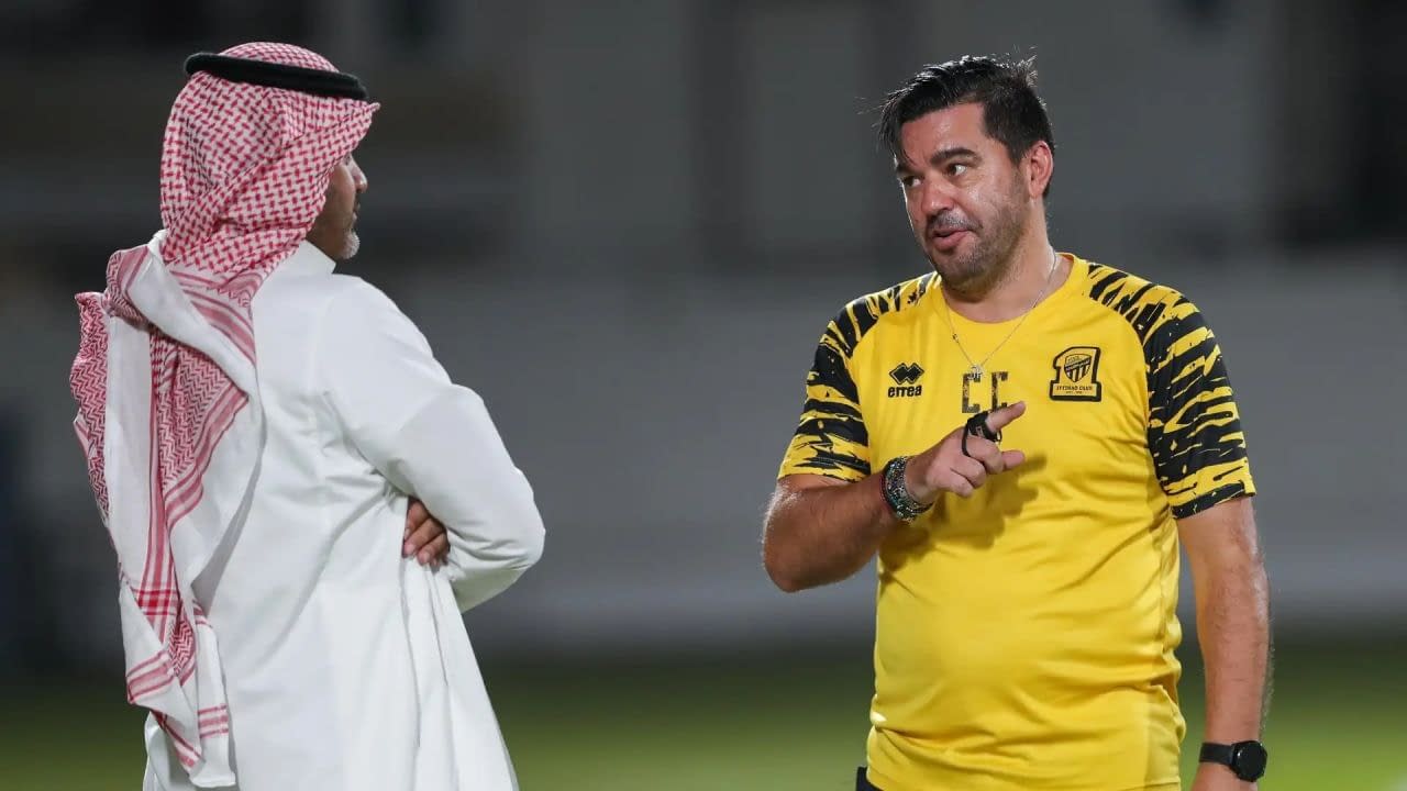 Cosmin Contra, gata de o nouă aventură în Golf! Antrenorul confirmă negocierile avansate: „Sunt șanse să se facă” Cosmin Contra, gata de o nouă aventură în Golf! Antrenorul confirmă negocierile avansate: „Sunt șanse să se facă”
