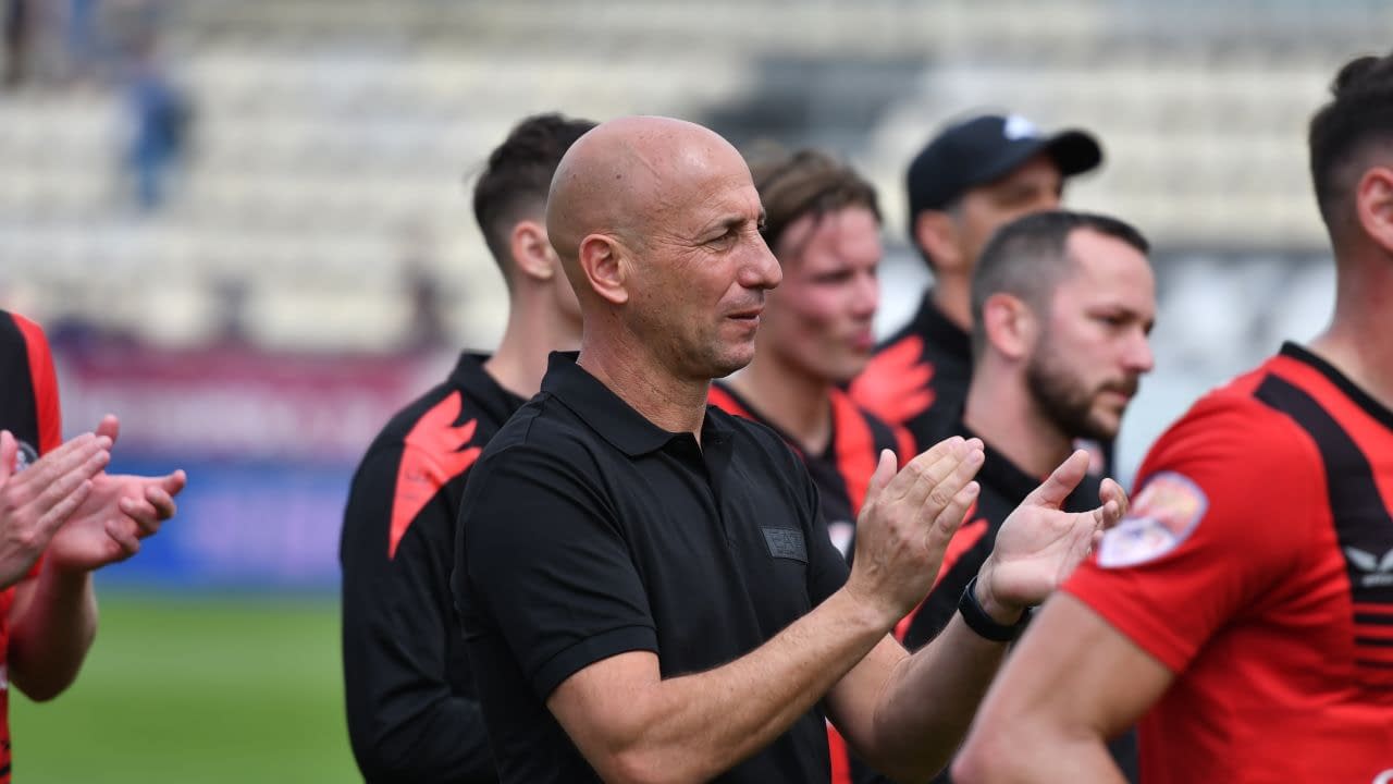 Robert Ilyeș își laudă un elev după egalul cu FCSB: „Poate să joace la orice echipă din România!” Robert Ilyeș își laudă un elev după egalul cu FCSB: „Poate să joace la orice echipă din România!”