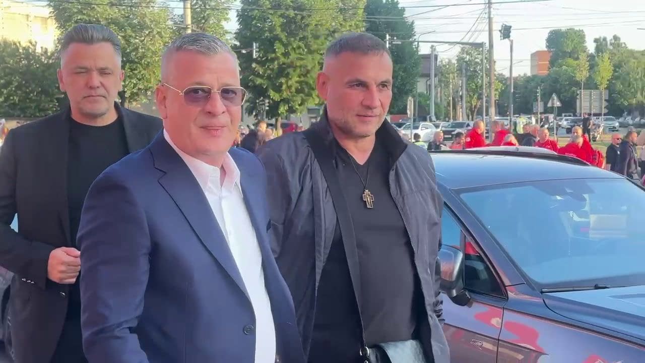 Se pregătește o revenire spectaculoasă la CFR! A plecat cu scandal, dar Ioan Varga îl vrea înapoi Se pregătește o revenire spectaculoasă la CFR! A plecat cu scandal, dar Ioan Varga îl vrea înapoi