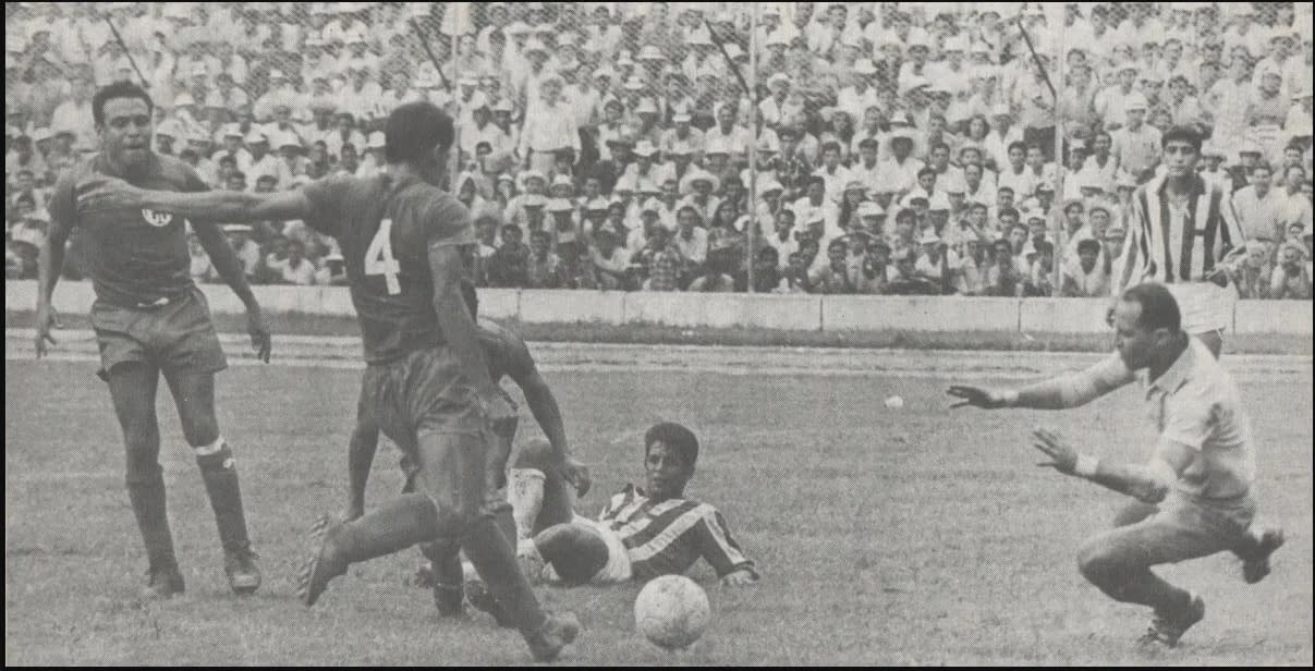 Meciul de fotbal dintre Honduras și El Salvador FOTO attackingfootball.com