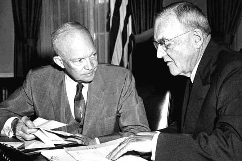 Președintele american Dwight D. Eisenhower și secretarul de stat John Foster Dulles/ FOTO:Arhiva