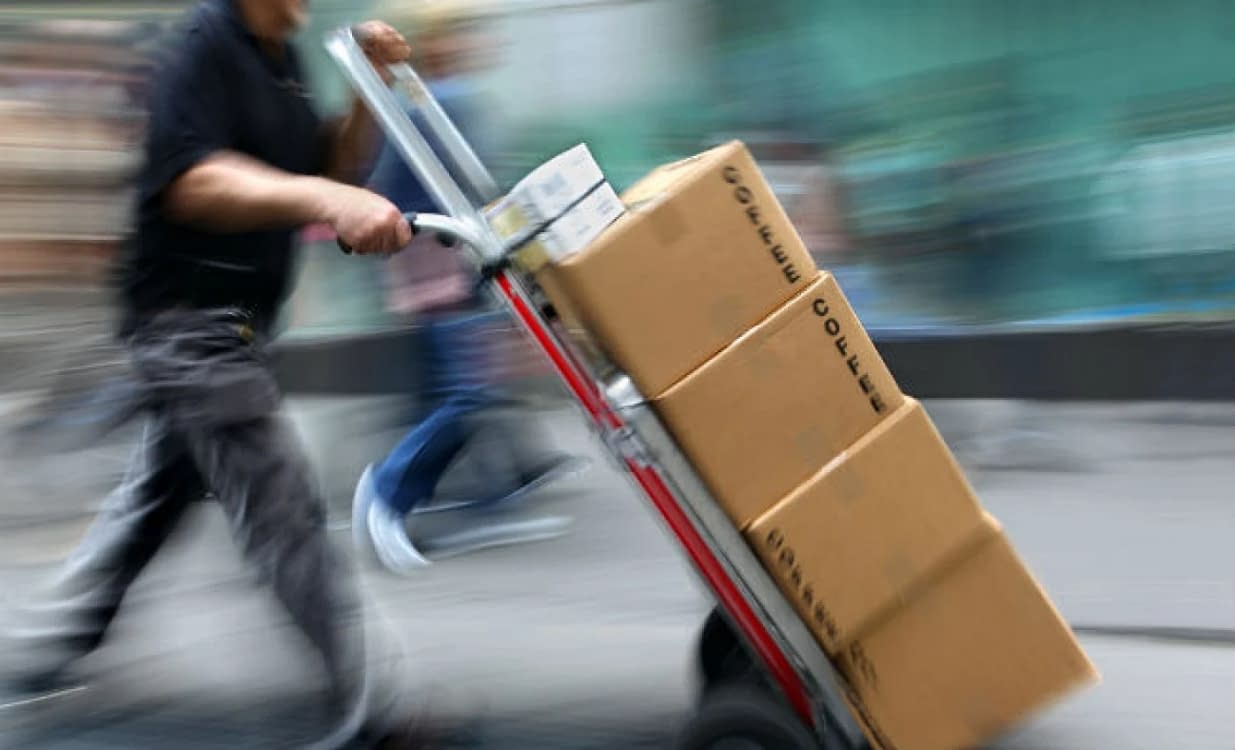 Poşta americana respinge coletele din China. Foto Shutterstock