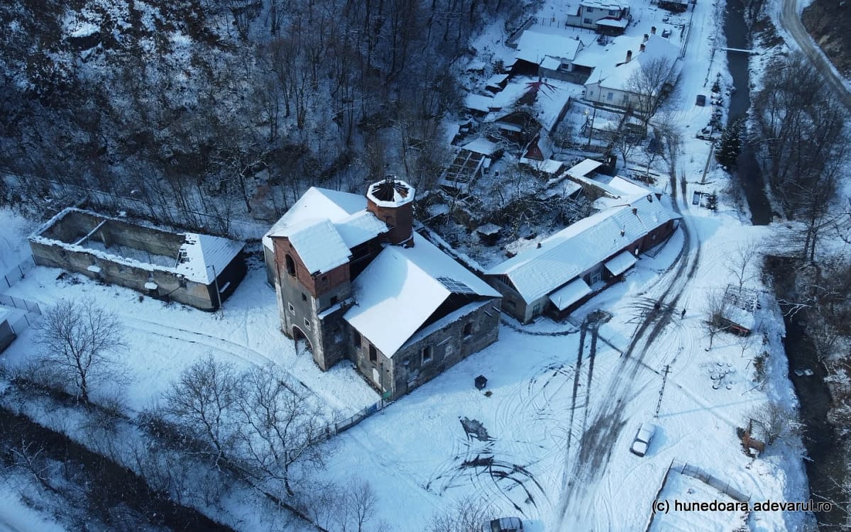 Furnalul din Govâjdia, una dintre atracțiile de pe Drumul fierului. Foto: Daniel Guță. ADEVĂRUL