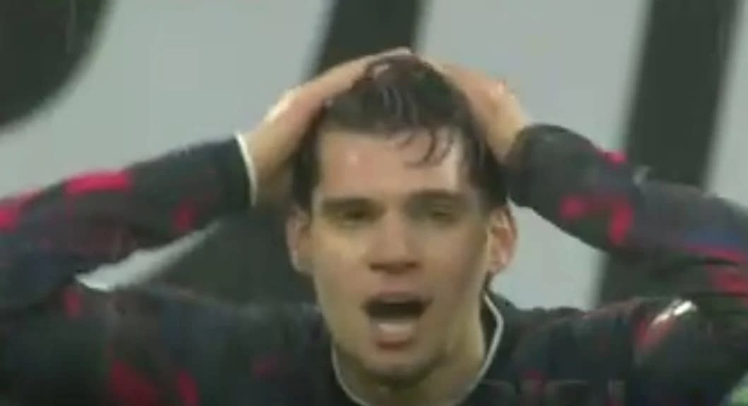 Ianis Hagi, disperat după ce a făcut penalty. Captură TV