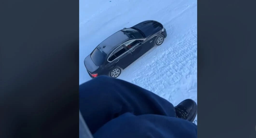 Un șofer a urcat cu un BMW pe pârtie Foto: Captură video TikTok
