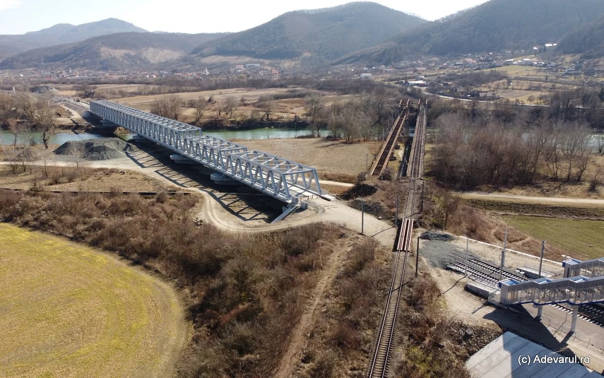 Podul peste râul Mureș de la intrarea în Brănișca. Foto: Daniel Guță. ADEVĂRUL